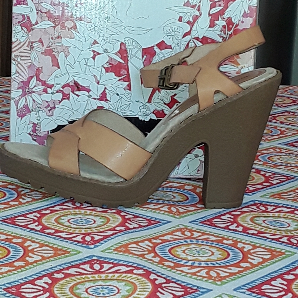 Chinese Laundry platform heels size 8.5 M